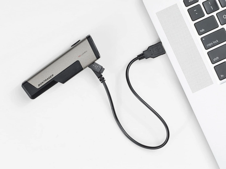 Lampka rowerowa przednia Bontrager Ion Comp R 700 lm