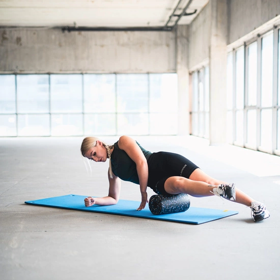 Mata fitness klubowa z otworami HMS PREMIUM MFK03 niebiesko - czarna