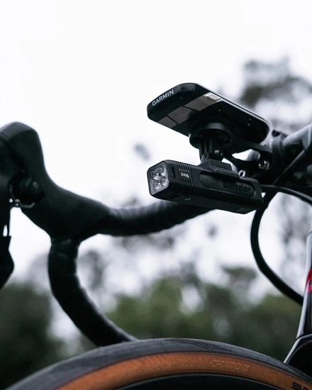 Lampka rowerowa przednia Knog Blinder Pro 900 lm