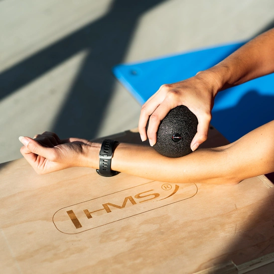 Piłka do masażu HMS BLM01 10 cm