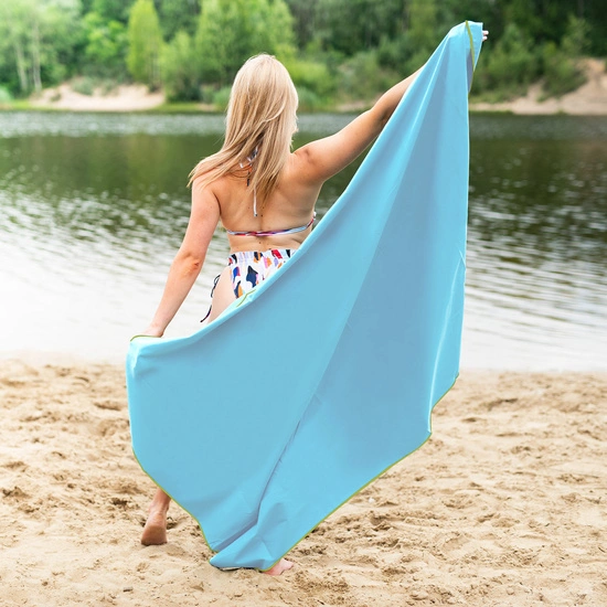 Ręcznik z mikrofibry NILS NCR12 180 x 100 cm jasnoniebieski