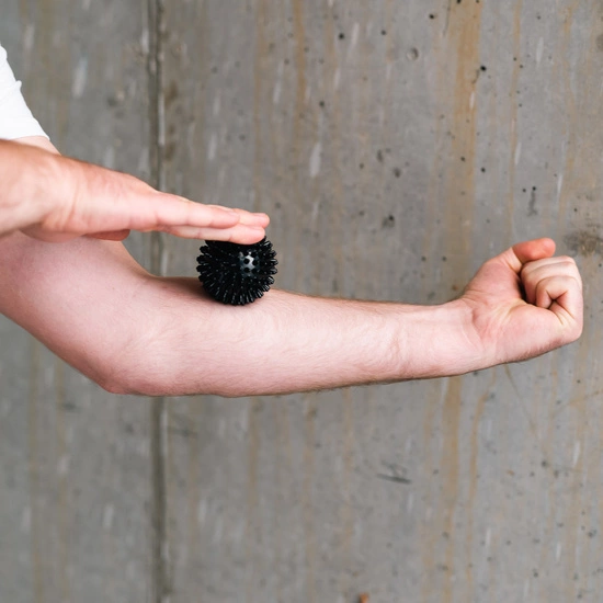 Piłka lacrosse z kolcami do masażu HMS BLP01 S czarna