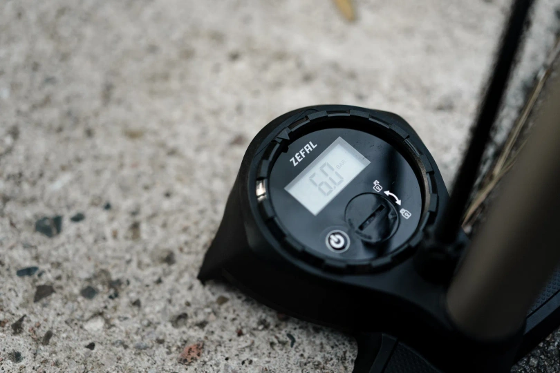 Pompka rowerowa z manometrem Zefal Profil Max FP65 175 psi