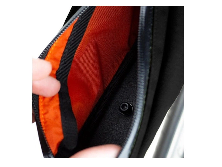 Torba rowerowa na ramę Restrap Bolt-on Top Tube Bag 0.8L