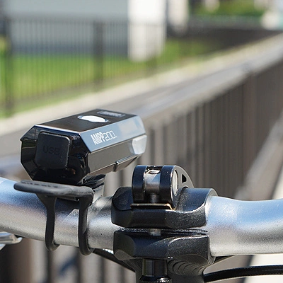 Lampka rowerowa przednia Cat Eye AMPP 200