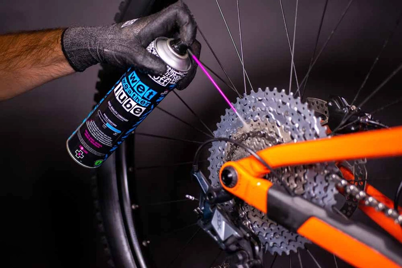 Smar do łańcucha Muc-Off Wet Weather Lube Aerosol 400ml